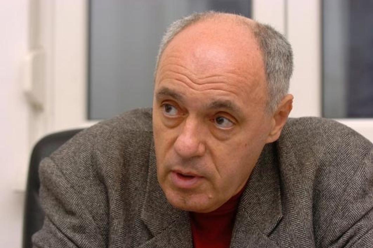 Puhovski za FR: strani diplomati koriste izostanak pravog političkog života u BiH